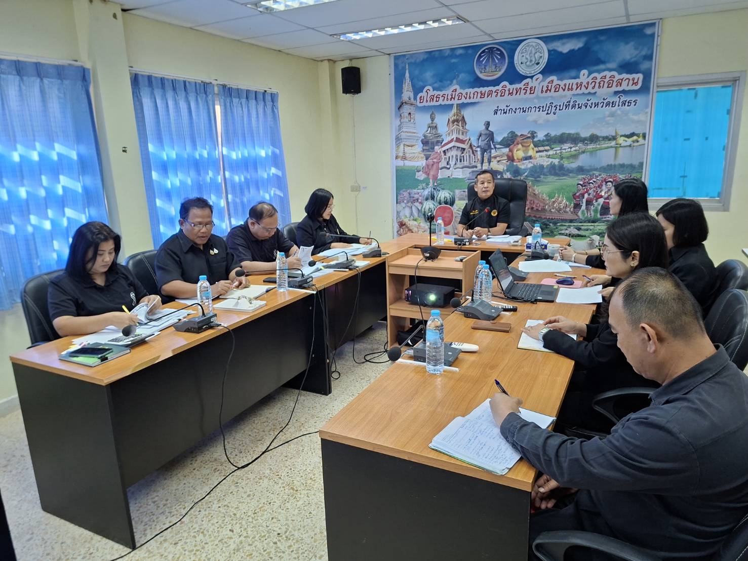 title - ผู้ตรวจราชการ ส.ป.ก. ประชุมตรวจราชการและติดตามความก้าวหน้าผลการดำเนินงานตามแผนการตรวจราชการของผู้ตรวจราชการสำนักงานการปฏิรูปที่ดินเพื่อเกษตรกรรม ประจำปีงบประมาณ พ.ศ. 2569 รอบที่ 1 เขตตรวจราชการที่ 14 จังหวัดยโสธร